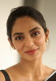 शोभिता धूलिपाला