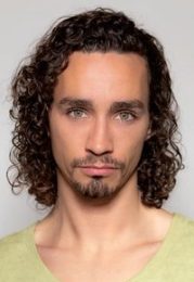 Robert Sheehan